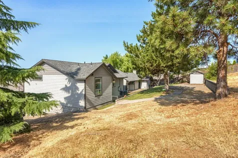 5630 Fallbrook Lane Medford OR 97504