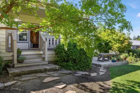 930 Bellview Avenue Ashland OR 97520
