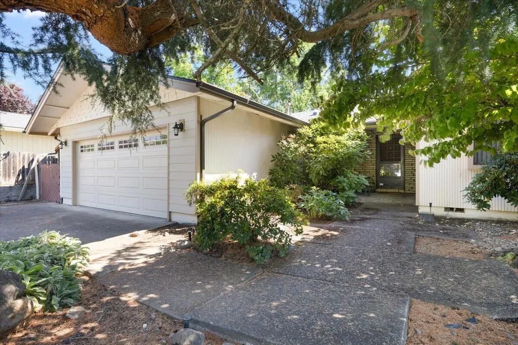 3084 Seckel Street Medford OR 97504
