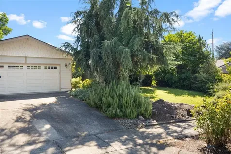 3084 Seckel Street Medford OR 97504
