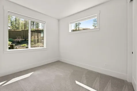 2016 NW Lobinie Court Bend OR 97703
