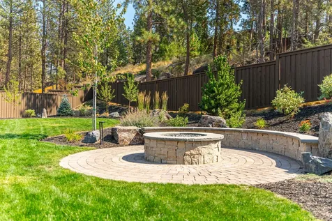 2016 NW Lobinie Court Bend OR 97703