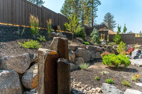 2016 NW Lobinie Court Bend OR 97703