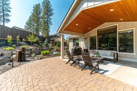 2016 NW Lobinie Court Bend OR 97703