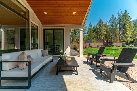 2016 NW Lobinie Court Bend OR 97703