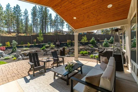 2016 NW Lobinie Court Bend OR 97703