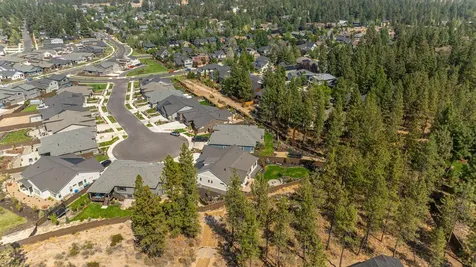 2016 NW Lobinie Court Bend OR 97703