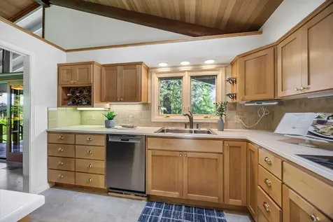 393 Stanford Avenue Medford OR 97504
