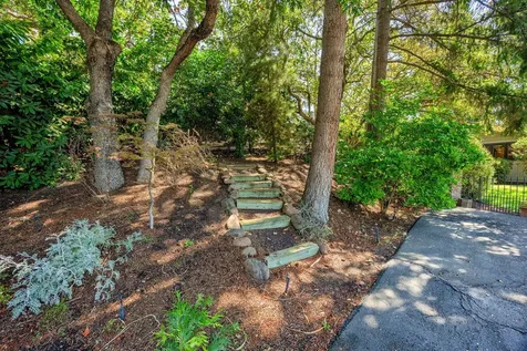 393 Stanford Avenue Medford OR 97504