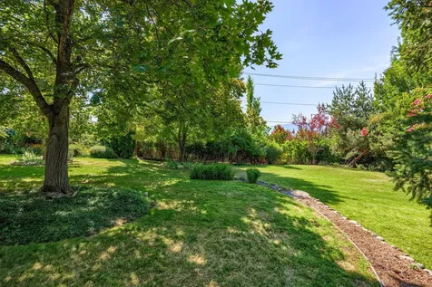 393 Stanford Avenue Medford OR 97504