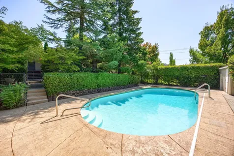 393 Stanford Avenue Medford OR 97504
