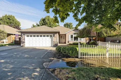 968 Willowdale Avenue Medford OR 97501