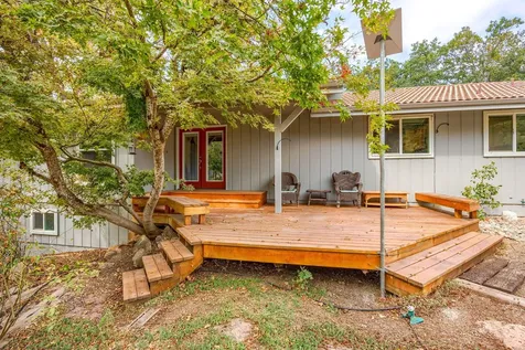1010 Mcdonough Road Gold Hill OR 97525