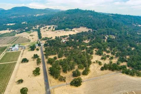 1010 Mcdonough Road Gold Hill OR 97525