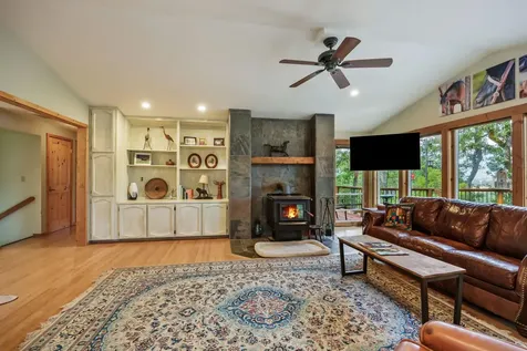 1010 Mcdonough Road Gold Hill OR 97525