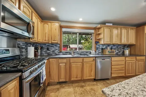 1010 Mcdonough Road Gold Hill OR 97525