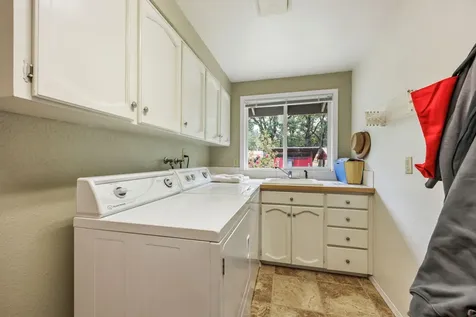 1010 Mcdonough Road Gold Hill OR 97525