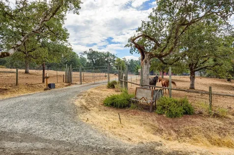 1010 Mcdonough Road Gold Hill OR 97525