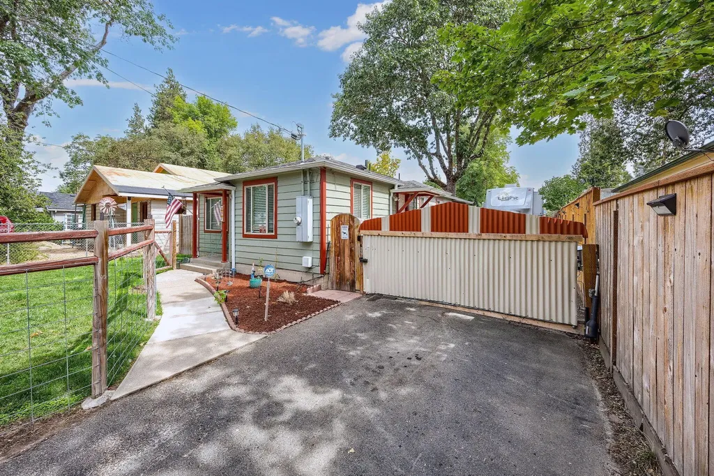 437 SW Wildwood Avenue Grants Pass OR 97526