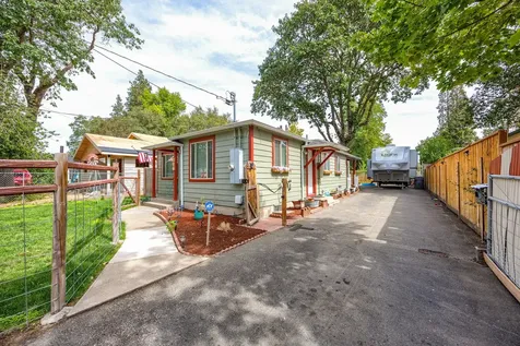 437 SW Wildwood Avenue Grants Pass OR 97526
