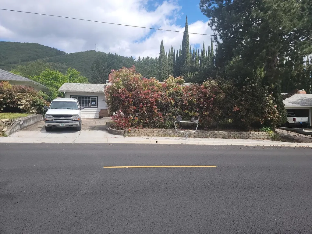 1171 NE 10th Street Grants Pass OR 97526