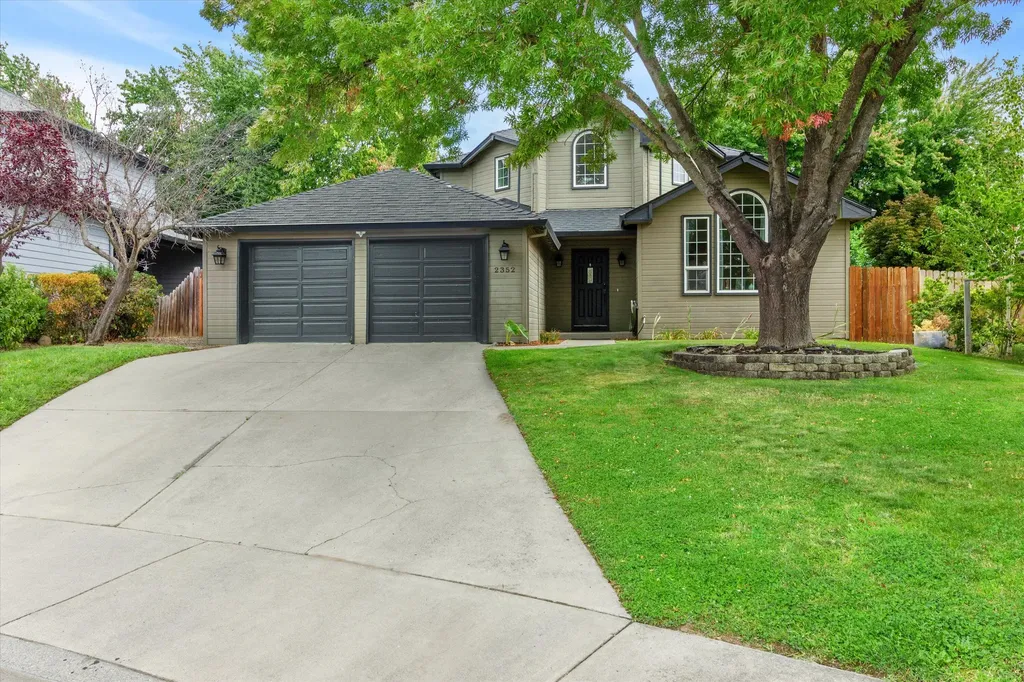 2352 Asher Drive Medford OR 97504