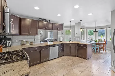 2352 Asher Drive Medford OR 97504
