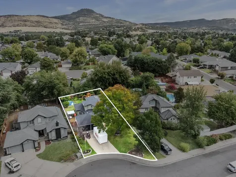 2352 Asher Drive Medford OR 97504