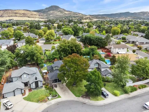 2352 Asher Drive Medford OR 97504