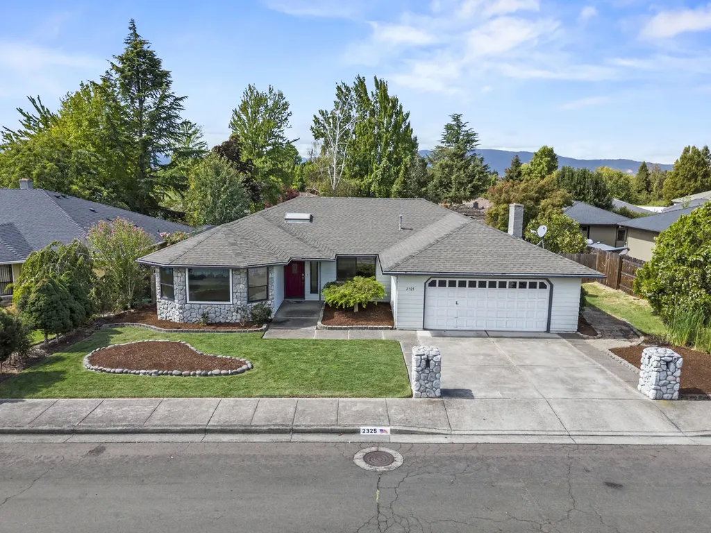 2325 Asher Drive Medford OR 97504