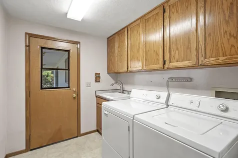 2325 Asher Drive Medford OR 97504