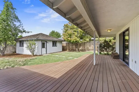 2325 Asher Drive Medford OR 97504