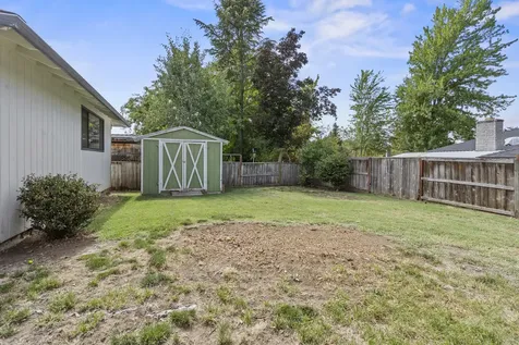 2325 Asher Drive Medford OR 97504