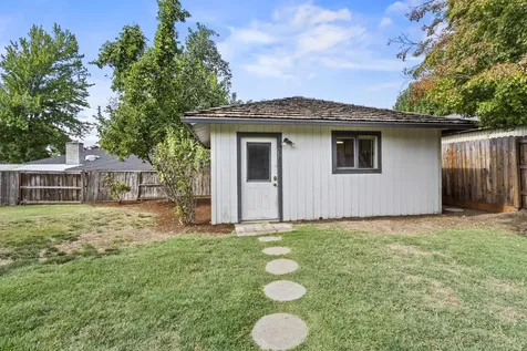 2325 Asher Drive Medford OR 97504