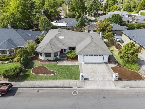 2325 Asher Drive Medford OR 97504