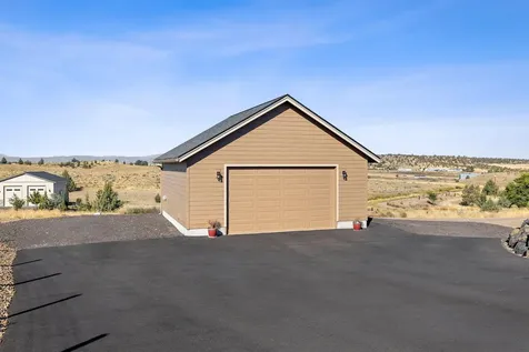 2400 NE Hilltop Lane Madras OR 97741