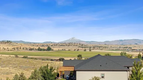 2400 NE Hilltop Lane Madras OR 97741