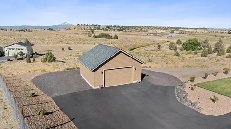 2400 NE Hilltop Lane Madras OR 97741