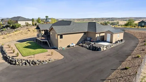 2400 NE Hilltop Lane Madras OR 97741