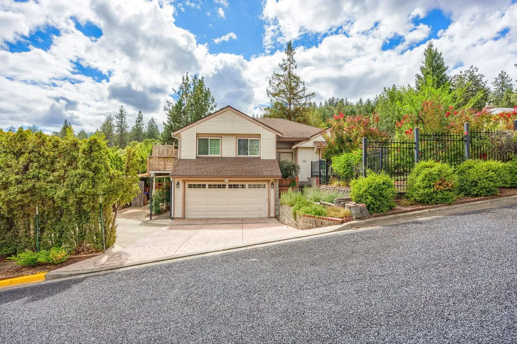 582 Ashland Street Ashland OR 97520