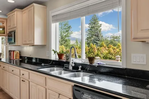 582 Ashland Street Ashland OR 97520