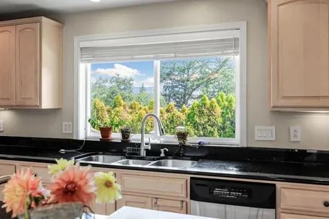 582 Ashland Street Ashland OR 97520