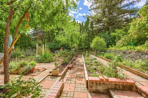 582 Ashland Street Ashland OR 97520