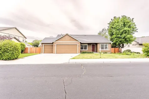 1334 NW Spruce Avenue Redmond OR 97756