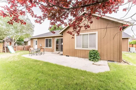 1334 NW Spruce Avenue Redmond OR 97756