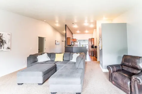 1334 NW Spruce Avenue Redmond OR 97756