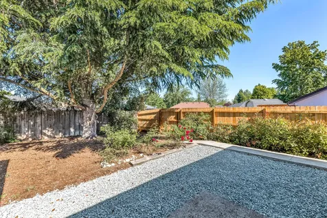 1744 Sandpiper Drive Medford OR 97501
