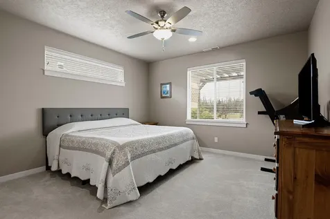 4467 SW Salmon Avenue Redmond OR 97756