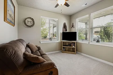 4467 SW Salmon Avenue Redmond OR 97756
