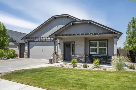 4467 SW Salmon Avenue Redmond OR 97756